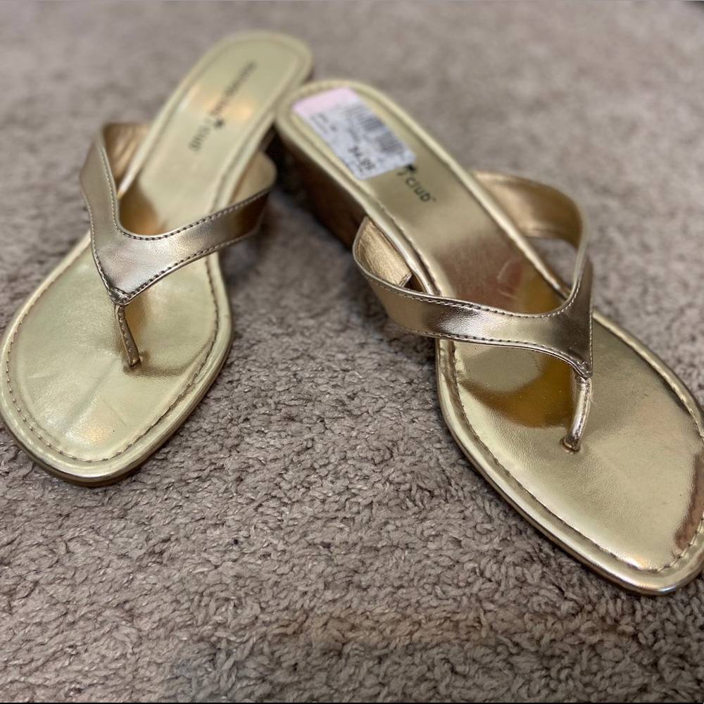 🌸 3 for $15 🌸 Montego Bay Club Gold Sandals